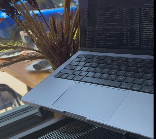 Bota Nero Behind the Booth Bota Nero Behind the Booth